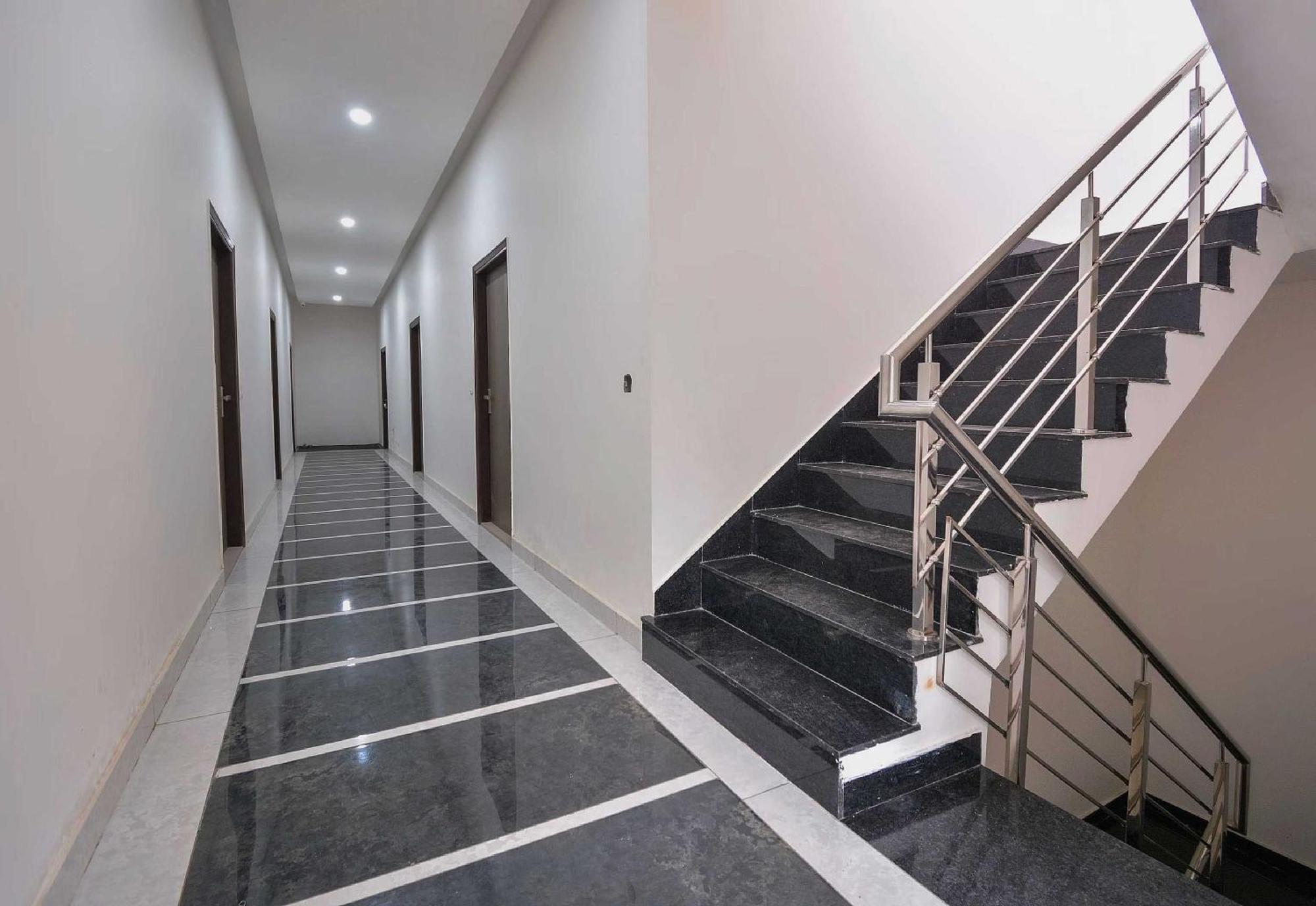 Hotel O White Solitaire Ludhiana Luaran gambar